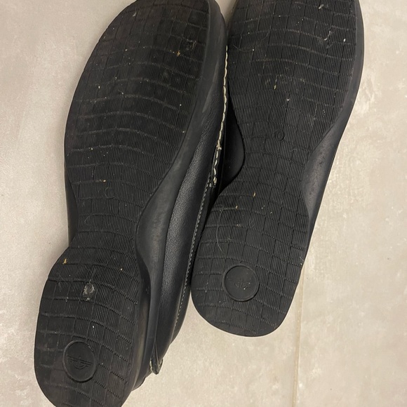 Dockers Black Leather Loafers - Picture 3 of 4